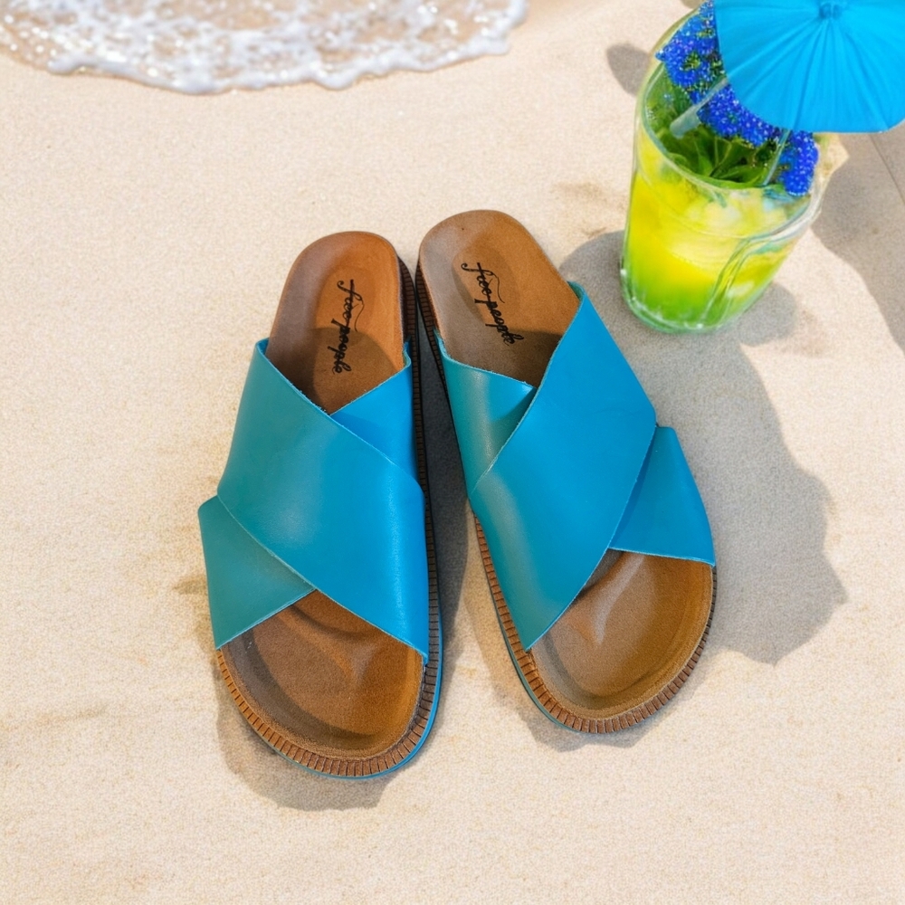 FREE PEOPLE LIMITED COLOR SIDELINE FLATFORM BLUE SLIP ON SANDALS & BRALETTE